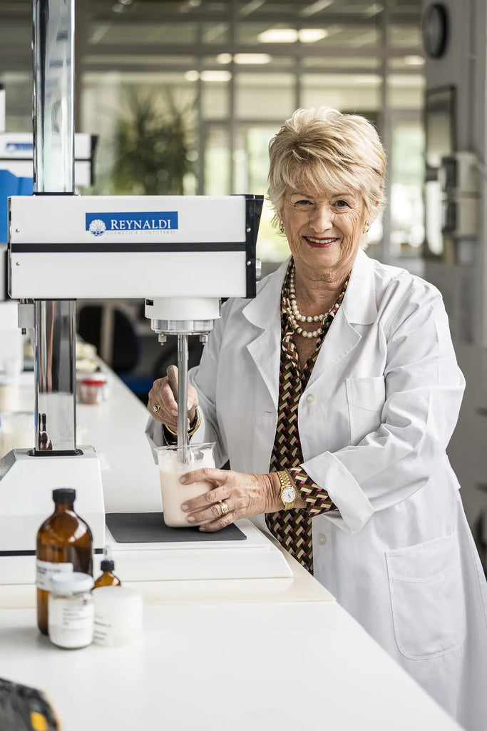 Dottoressa Reynaldi in laboratorio